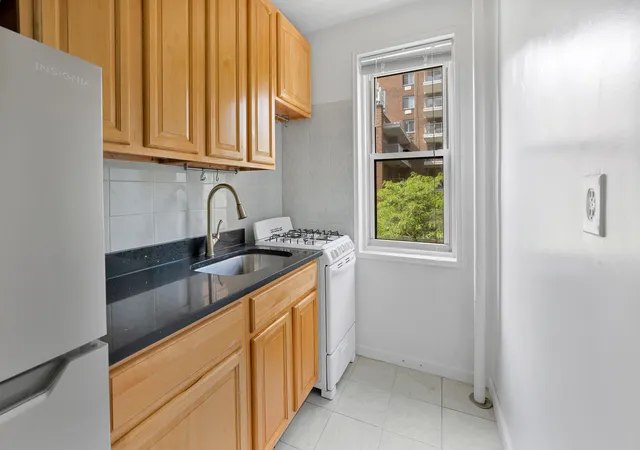 3rd image of 350 E 30Th St #3F, New York, NY 10016 | MLS# RLS20105283