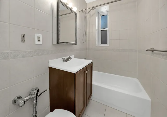 2nd image of 350 E 30Th St, New York, NY 10016
