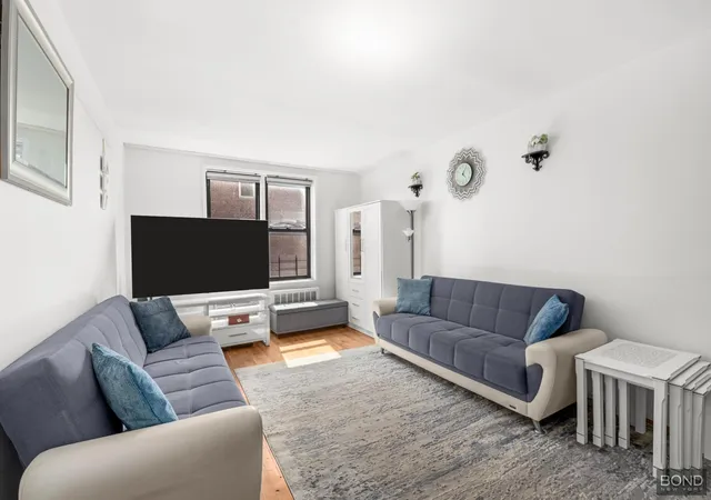 1st image of 50-21 39Th Pl #4H, New York City, NY 11104 | MLS# RLS20105377