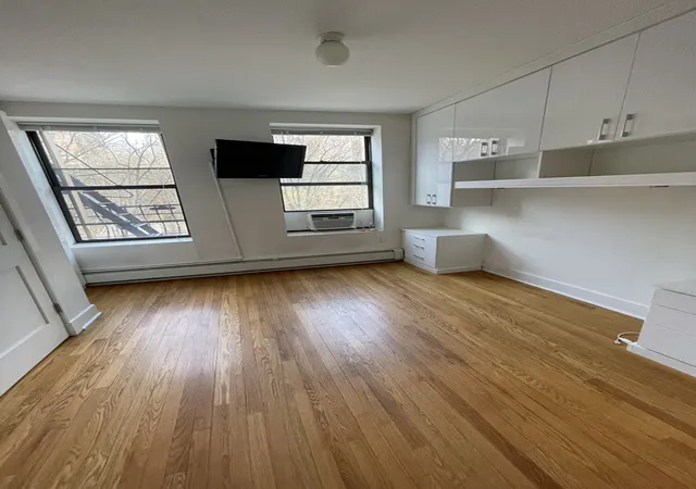 2nd image of 305 W 150Th St, New York, NY 10039