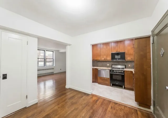 3rd image of 3535 Kings College Pl #1E, New York City, NY 10467 | MLS# RLS20105389