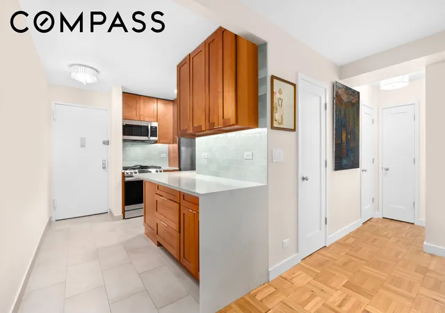 3rd image of 101 W 12Th St #5K, New York City, NY 10011 | MLS# RLS20105520