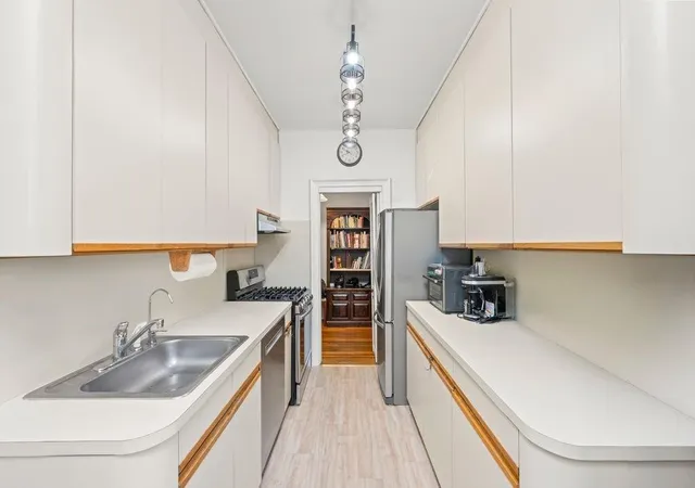 3rd image of 7119 Shore Rd #6H, New York City, NY 11209 | MLS# RLS20105733