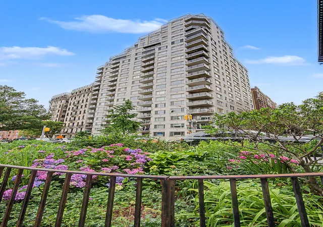 2nd image of 60 Riverside Dr, New York City, NY 10024