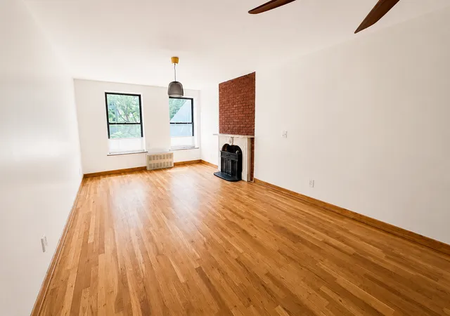 3rd image of 118 Clinton Ave #2A, New York City, NY 11205 | MLS# RLS20105846