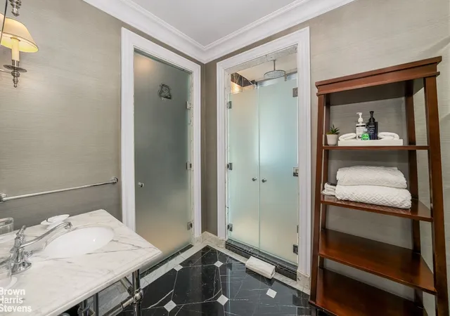2nd image of 2 E 55Th St, New York City, NY 10022