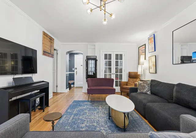 3rd image of 333 W 56Th St, New York City, NY 10019