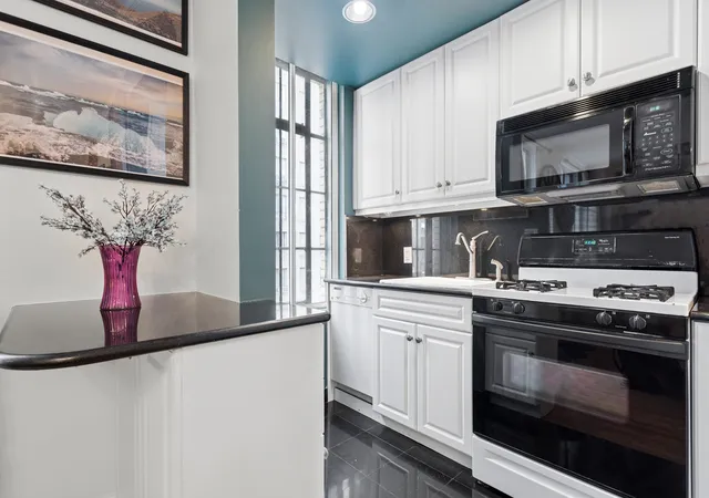 4th image of 333 W 56Th St, New York City, NY 10019