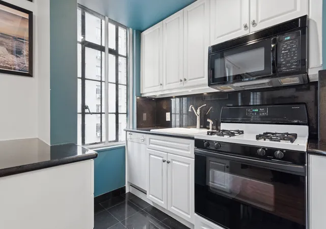 5th image of 333 W 56Th St, New York City, NY 10019