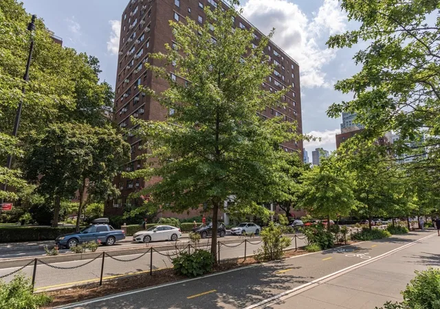 2nd image of 175 Adams St, Brooklyn, NY 11201