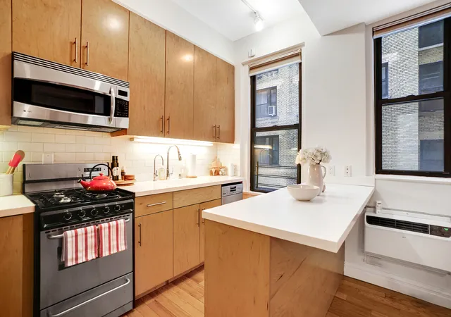 4th image of 825 W End Ave, New York City, NY 10025