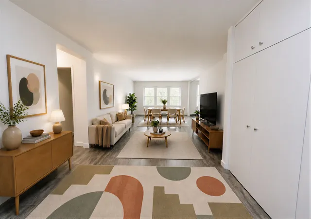 2nd image of 140 7Th Ave, New York City, NY 10011