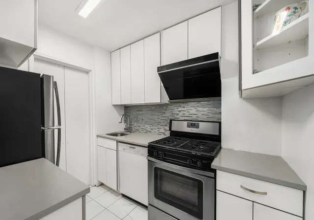 4th image of 140 7Th Ave #7E, New York City, NY 10011 | MLS# RLS20106092