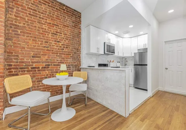 Listing Photo 4 - Condo for sale in building located at 407 E 87Th St, New York City, NY 10128 - Unit #2A
