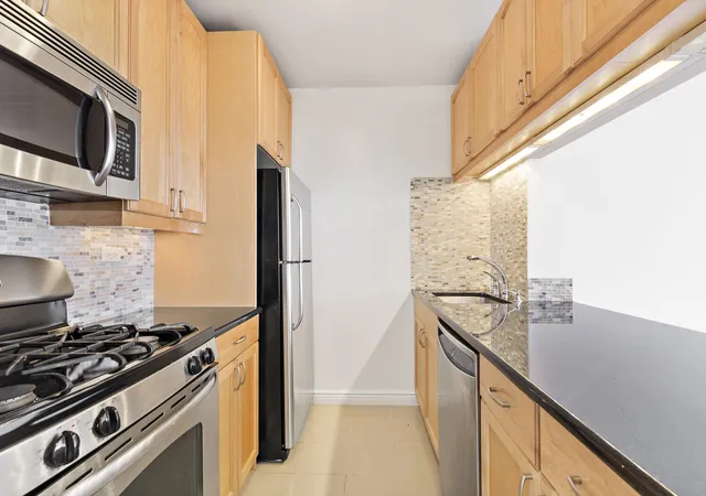 Photo 3 of Condo for sale at 377 Rector Pl #17F, New York City, NY 10280 | MLS# RLS20106685 | Listing updated on 2026-08-03