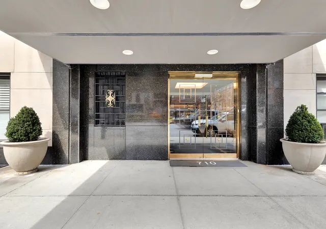 2nd image of 710 Park Ave, New York City, NY 10021