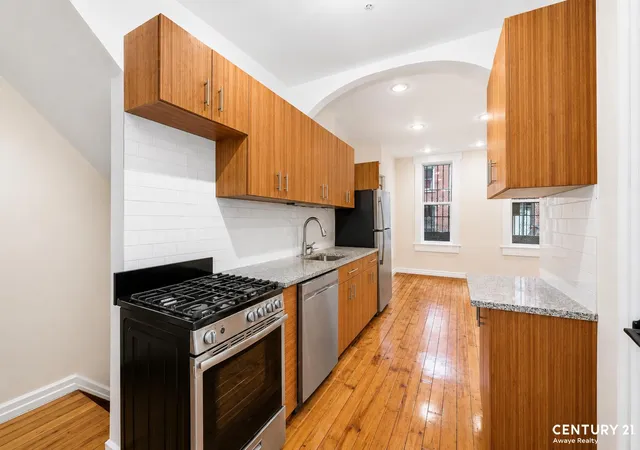 2nd image of 155 W 9th St, New York City, NY 11231 | MLS# RLS20107411