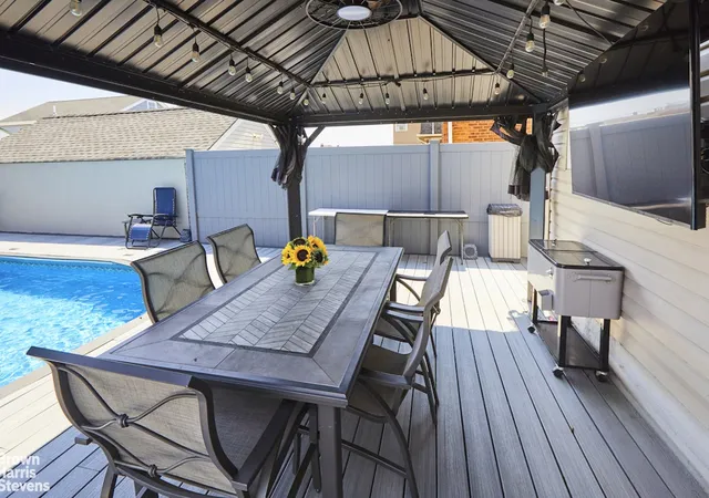 Photo 2 of Multi family home for sale at 542 Beach 129th St, New York City, NY 11694 | MLS# RLS20107453 | Listing updated on 2026-08-04