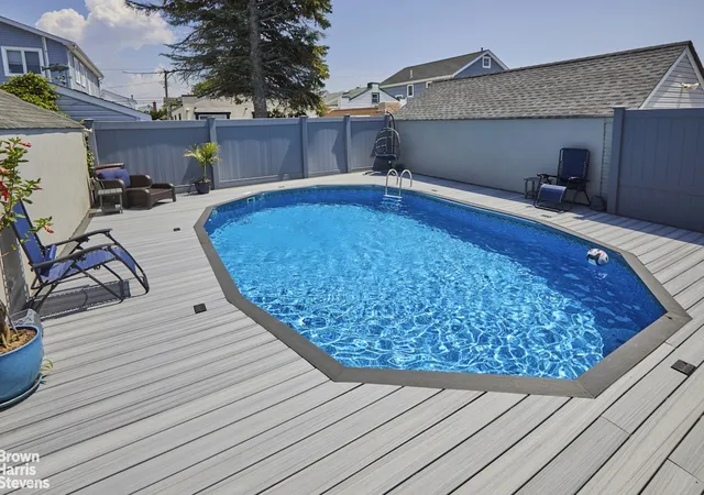 Photo 4 of Multi family home for sale at 542 Beach 129th St, New York City, NY 11694 | MLS# RLS20107453 | Listing updated on 2026-08-04