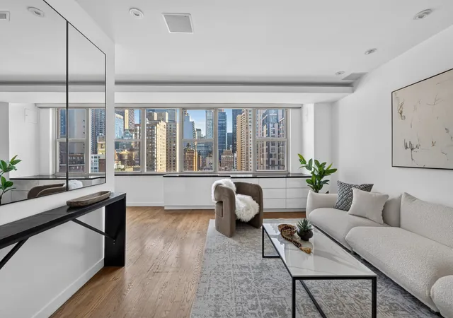 2nd image of 155 E 34Th St, New York City, NY 10016