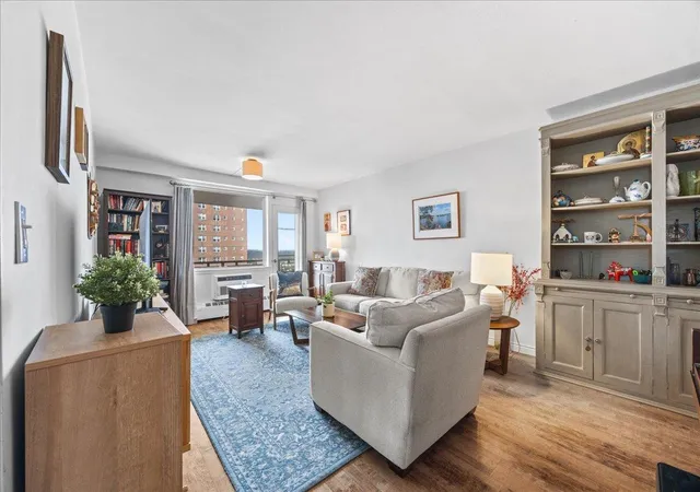 4th image of 5700 Arlington Ave #18V, New York City, NY 10471 | MLS# RLS20107570