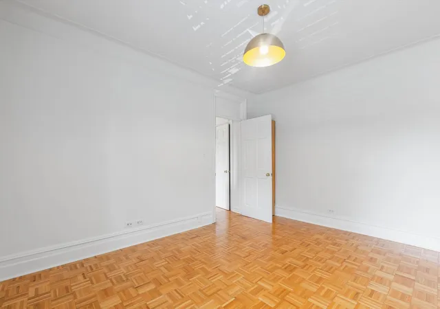 Photo 2 of House for sale at 31-14 Crescent St #7A, New York City, NY 11106 | MLS# RLS20107574 | Listing updated on 2026-10-08