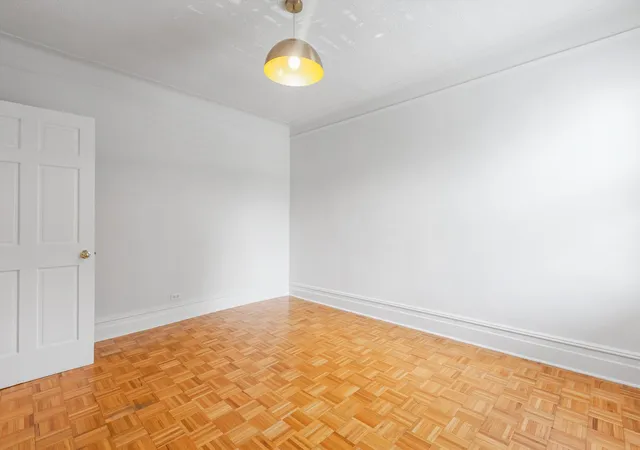 Photo 3 of House for sale at 31-14 Crescent St #7A, New York City, NY 11106 | MLS# RLS20107574 | Listing updated on 2026-10-08