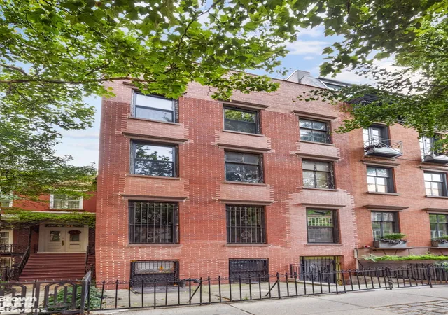 2nd image of 324 E 18th St, New York City, NY 10003 | MLS# RLS20107688