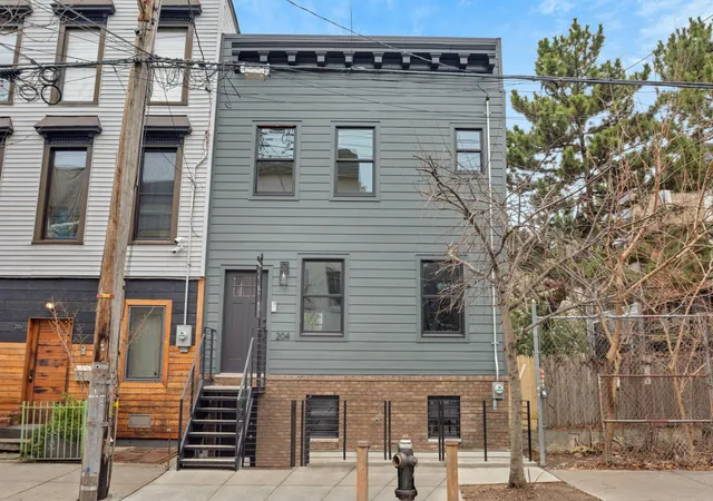 Photo 1 of Single family home for sale at 204 Richards St, New York City, NY 11231 | MLS# RLS20107706 | Listing updated on 2026-08-05