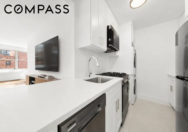 Photo 4 of Sale Pending at 251 E 32nd Street #9G, New York City, NY 10016 | MLS# RLS20107753 | Listing updated on 2026-09-01