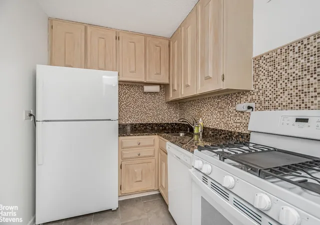 Photo 3 of Condo for sale at 3333 Henry Hudson Pkwy #22C, New York City, NY 10463 | MLS# RLS20107942 | Listing updated on 2026-10-08