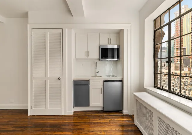 Photo 3 of Condo for sale at 45 Tudor City Pl #1809, New York City, NY 10017 | MLS# RLS20108186 | Listing updated on 2026-08-28