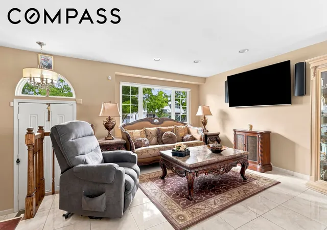 Photo 2 of Single family home for sale at 78 Kennington St, New York City, NY 10308 | MLS# RLS20109234 | Listing updated on 2026-08-29
