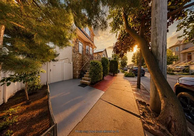 Photo 1 of Single family home for sale at 810 Nugent Ave, New York City, NY 10306 | MLS# RLS20110188 | Listing updated on 2026-08-28