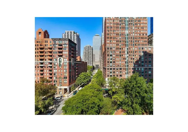 Listing Photo 2 - Condo for sale in building located at 280 Rector Pl, New York, NY 10280 - Unit #7E
