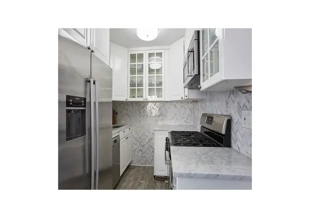 Listing Photo 3 - Condo for sale in building located at 280 Rector Pl, New York, NY 10280 - Unit #7E