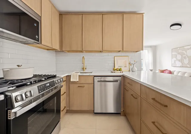 Photo 4 of House for sale at 415 Beverly Rd #6E, New York City, NY 11218 | MLS# RLS20112093 | Listing updated on 2026-09-01