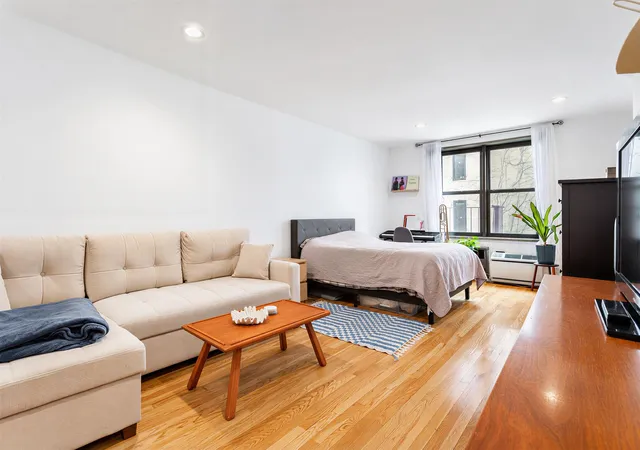 Listing Photo 5 - Condo for sale in building located at 140 7Th Ave, New York, NY 10011 - Unit #4-S