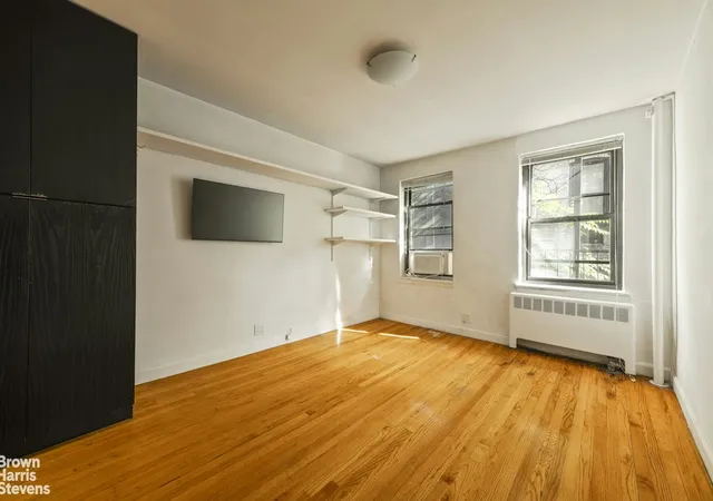 Photo 3 of Condo for sale at 20 Jane St #4C, New York City, NY 10014 | MLS# RLS20116866 | Listing updated on 2026-09-25