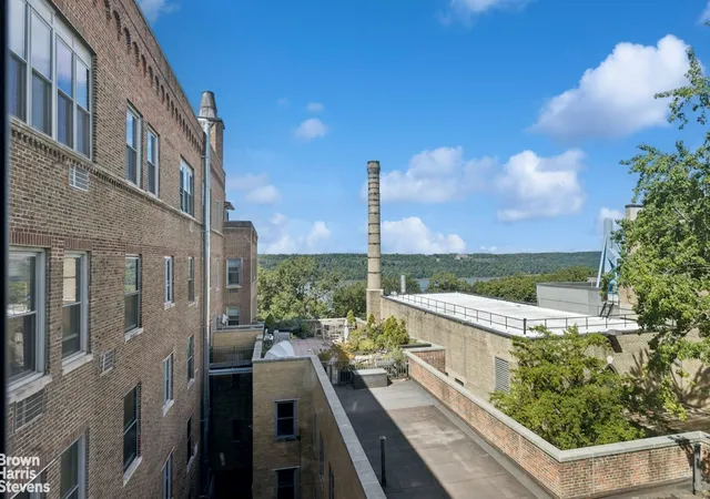 Photo 4 of House for sale at 689 Fort Washington Ave #5M, New York City, NY 10040 | MLS# RLS20117118 | Listing updated on 2026-09-28