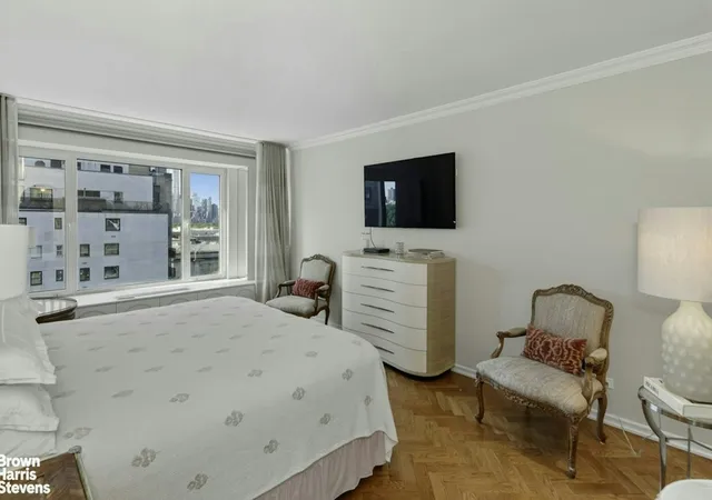 Photo 4 of Sale Pending at 1050 5th Avenue #15C, New York City, NY 10028 | MLS# RLS20117221 | Listing updated on 2026-09-25