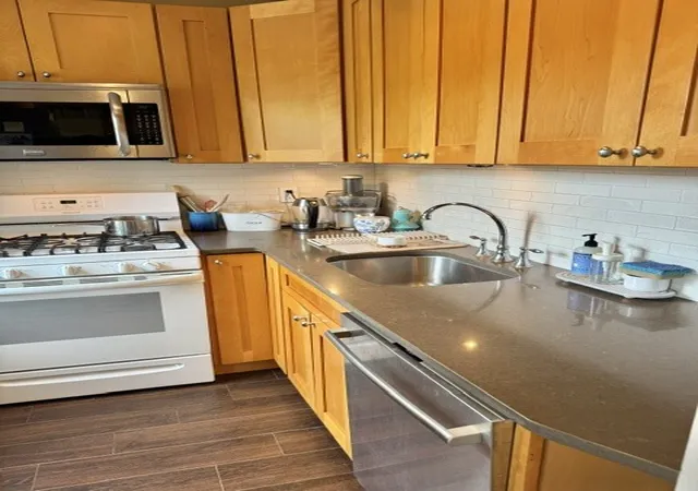 Photo 3 of Condo for sale at 36 Dahill Rd #3L, New York City, NY 11218 | MLS# RLS20117577 | Listing updated on 2026-10-06