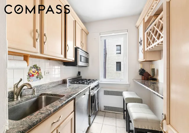 Photo 3 of House for sale at 860 5th Avenue #5L, New York City, NY 10065 | MLS# RLS20117680 | Listing updated on 2026-09-28
