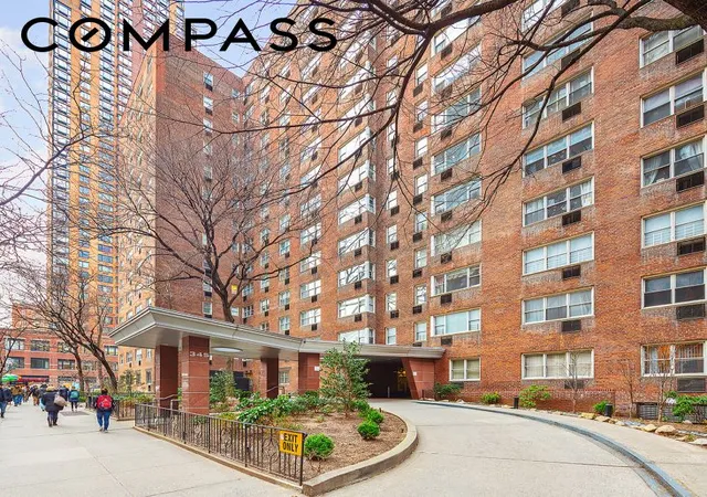 Photo 3 of Sale Pending at 345 W 58th Street #12H, New York, NY 10019 | MLS# RLS20118074 | Listing updated on 2026-09-29