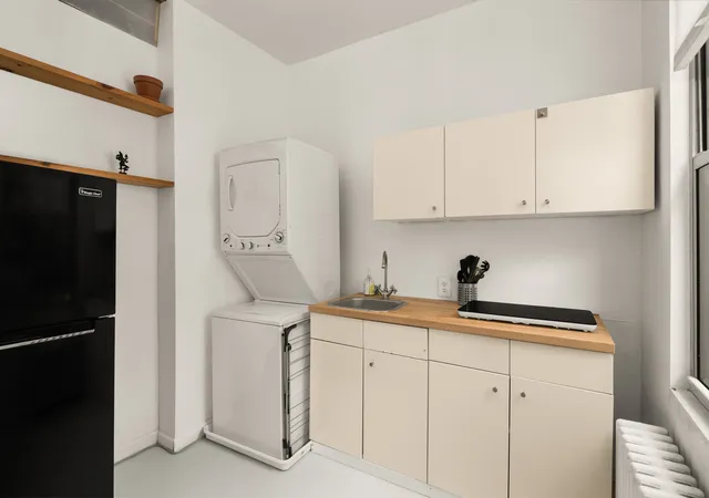 Photo 3 of Townhouse for sale at 250 Boerum St, New York City, NY 11206 | MLS# RLS20118212 | Listing updated on 2026-09-30