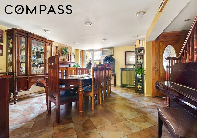 Photo 2 of Single family home for sale at 401 Graham Ave, New York City, NY 11211 | MLS# RLS20110986 | Listing updated on 2026-09-30