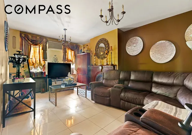Photo 4 of Single family home for sale at 401 Graham Ave, New York City, NY 11211 | MLS# RLS20110986 | Listing updated on 2026-09-30