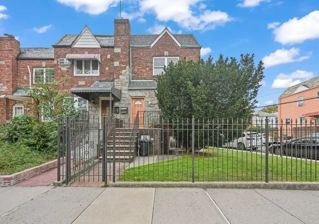 Photo 3 of Single family home for sale at 2136 E 28th Street, New York City, NY 11229 | MLS# RLS20118501 | Listing updated on 2026-10-02