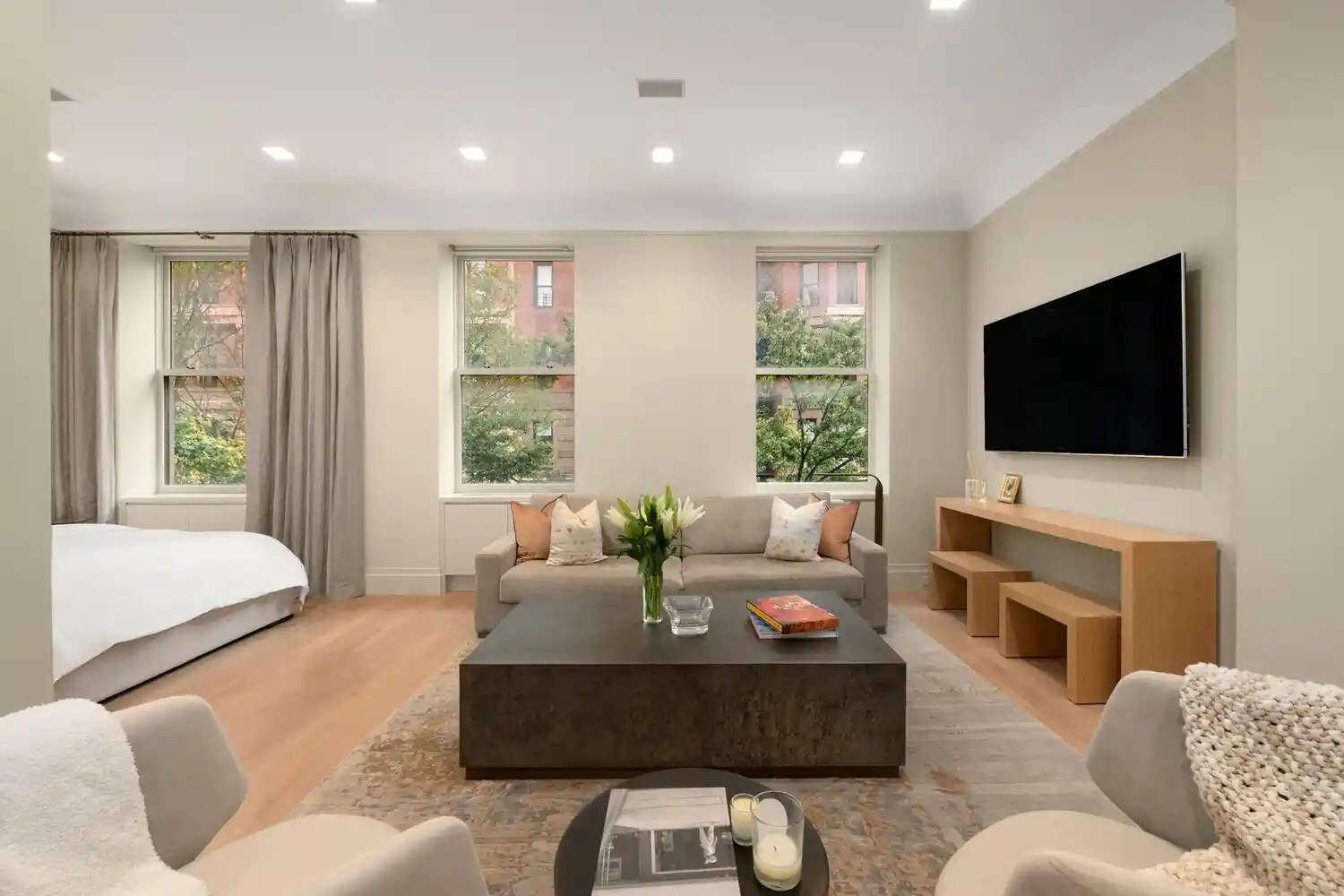 Photo 1 of Sale Pending at 31 Gramercy Park S #2A, New York City, NY 10003 | MLS# RLS20118508 | Listing updated on 2026-10-28