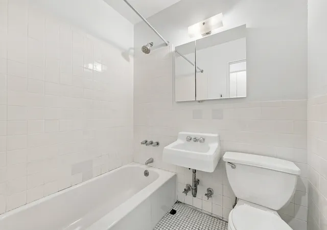 Photo 4 of House for sale at 100 W 15th Street #5F, New York, NY 10011 | MLS# RLS20118974 | Listing updated on 2026-10-05